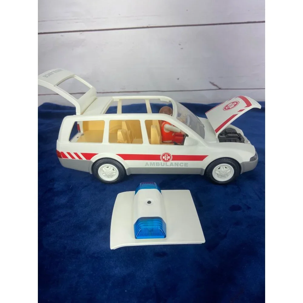 2006 Playmobil‎ Rescue Ambulance Detachable Roof With Medic